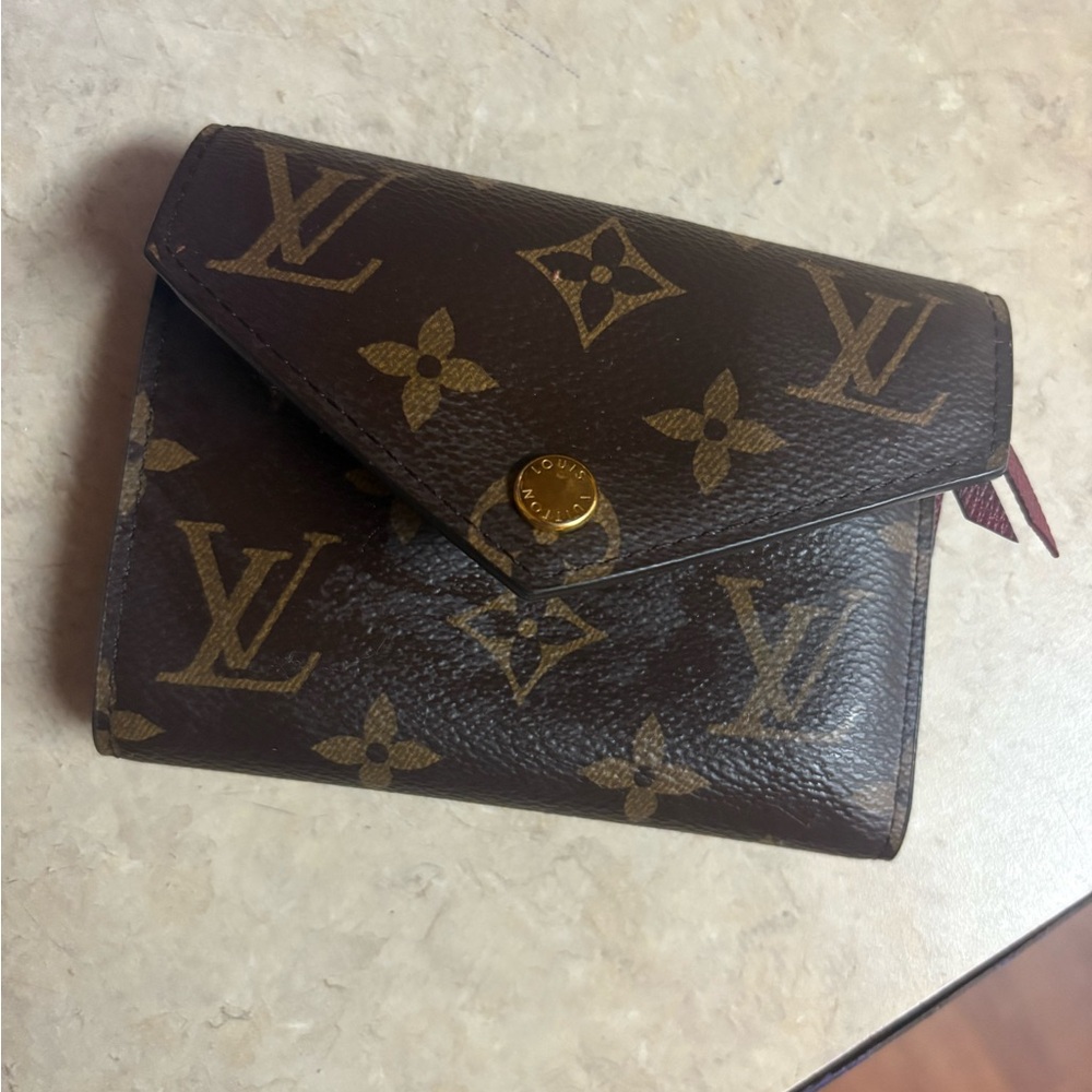 LOUIS VUITTON DAMIER EBENE VICTORINE TRI-FOLD WALLET